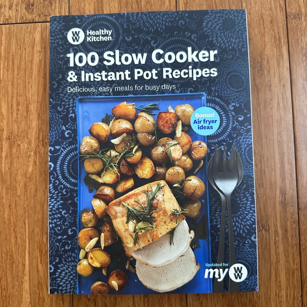 WeightWatchers 100 Slow Cooker & Instant Pot Recipes Cookbook - Picture 1 of 3
